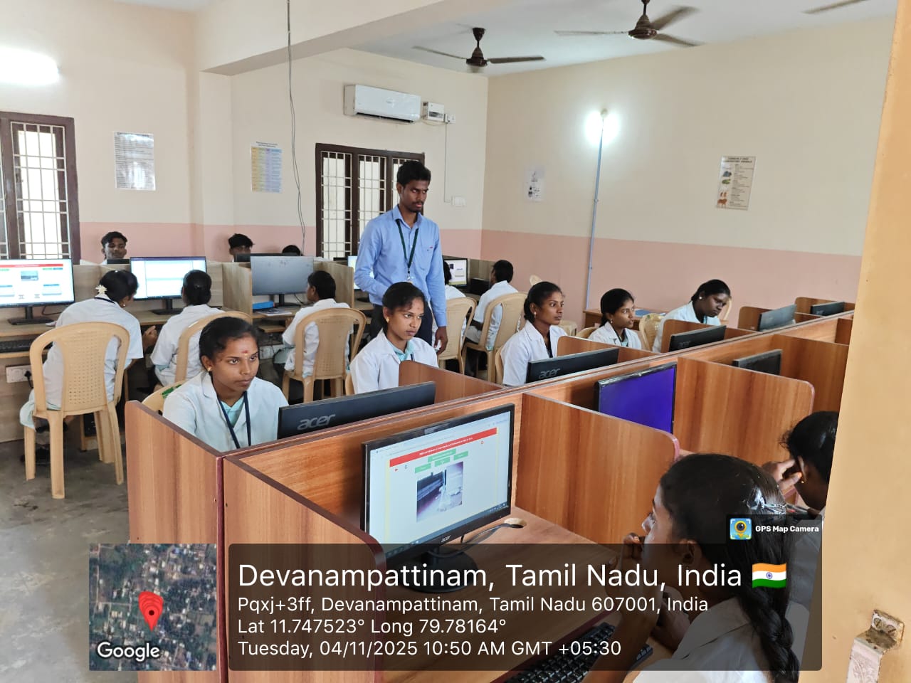 Students working in academic software activity