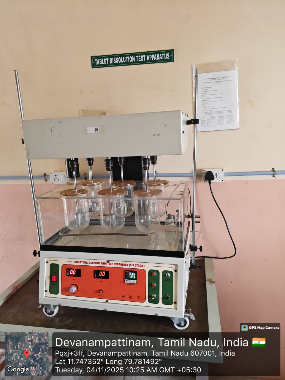 Dissolution apparatus in pharmaceutics lab